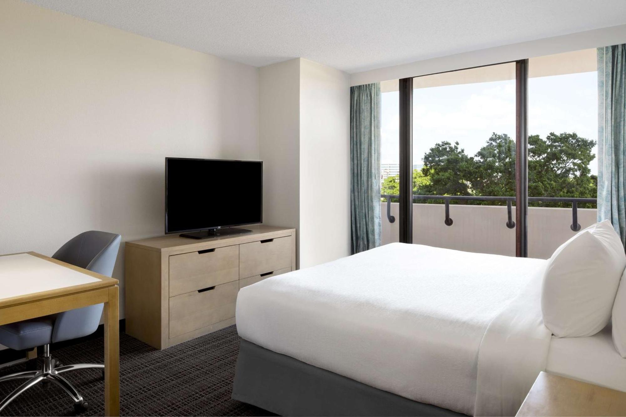 Embassy Suites By Hilton Tampa Airport Westshore Eksteriør billede
