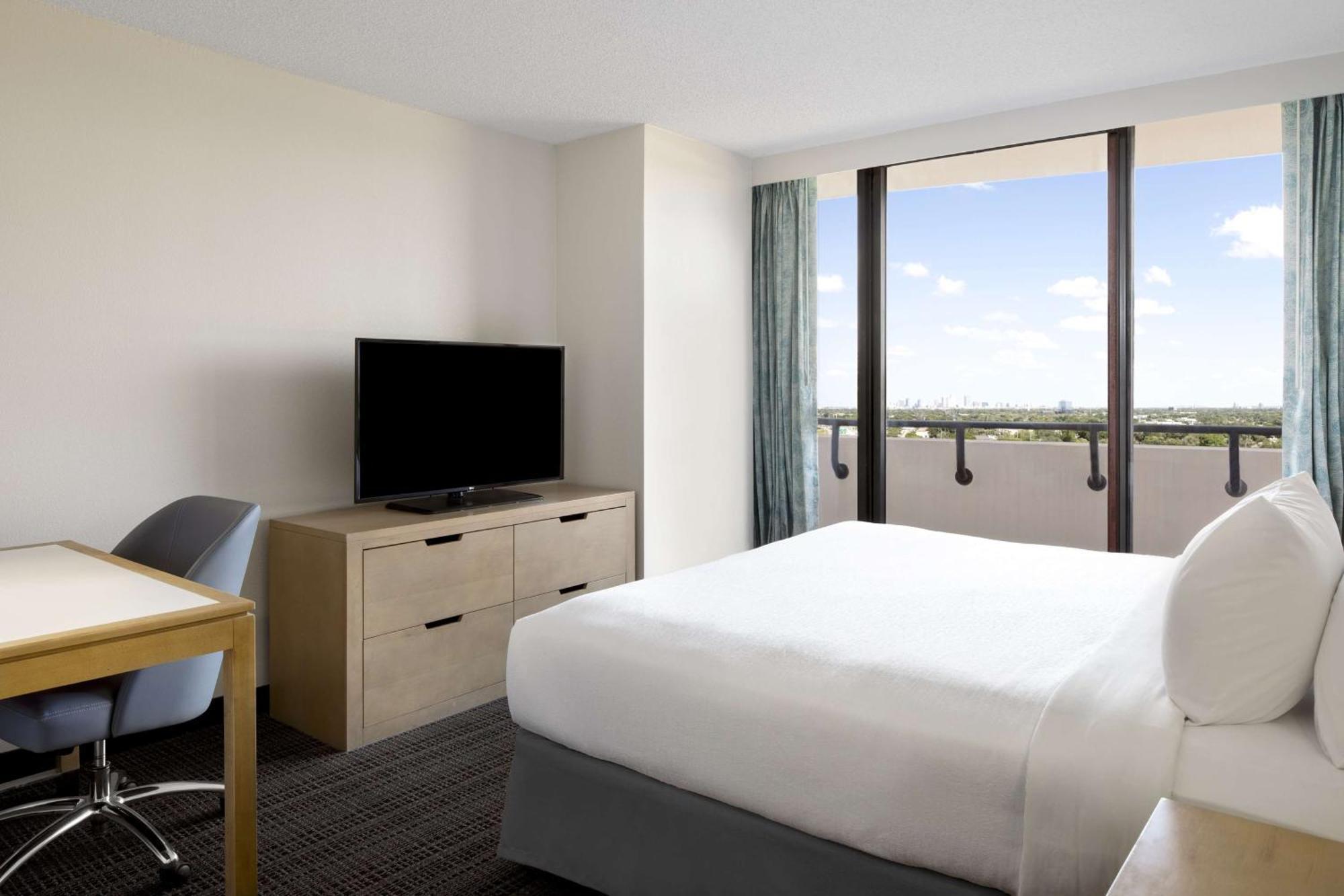 Embassy Suites By Hilton Tampa Airport Westshore Eksteriør billede